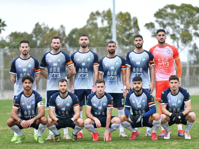 שחקני קרית ים והסרטים הכתומים (עדי דטליס)